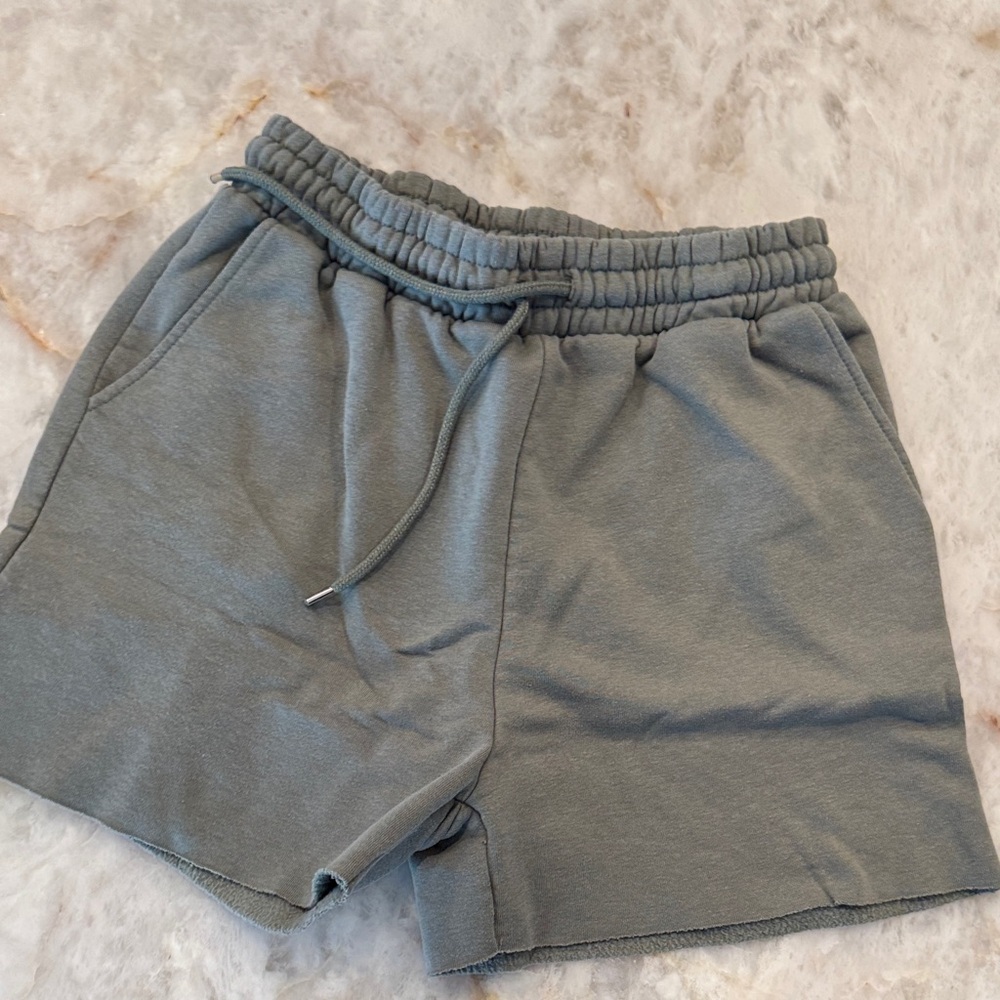 Green forever 21 size large comfortable shorts